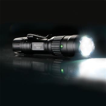 Pelican™ 7600 Tactical Flashlight performance surpassing 900 lumens